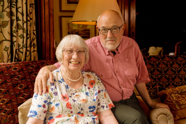 Photo of Uta Frith and Chris Frith sitting on a couch